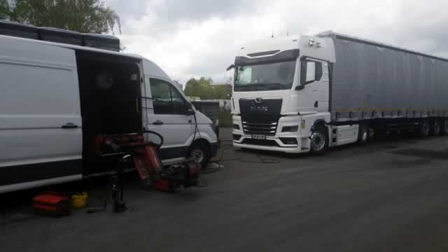dépannage poids lourds sur la nuit réparation pneu poids lourd